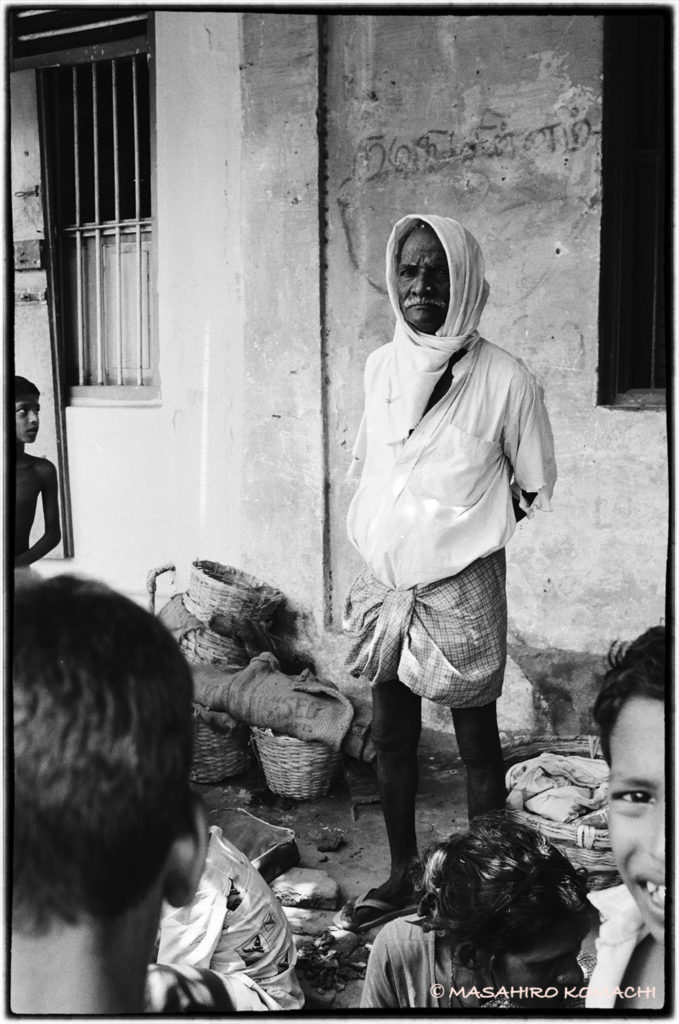 潜在感のあるオヤジ・インド人のポートレイト・1987年の作品