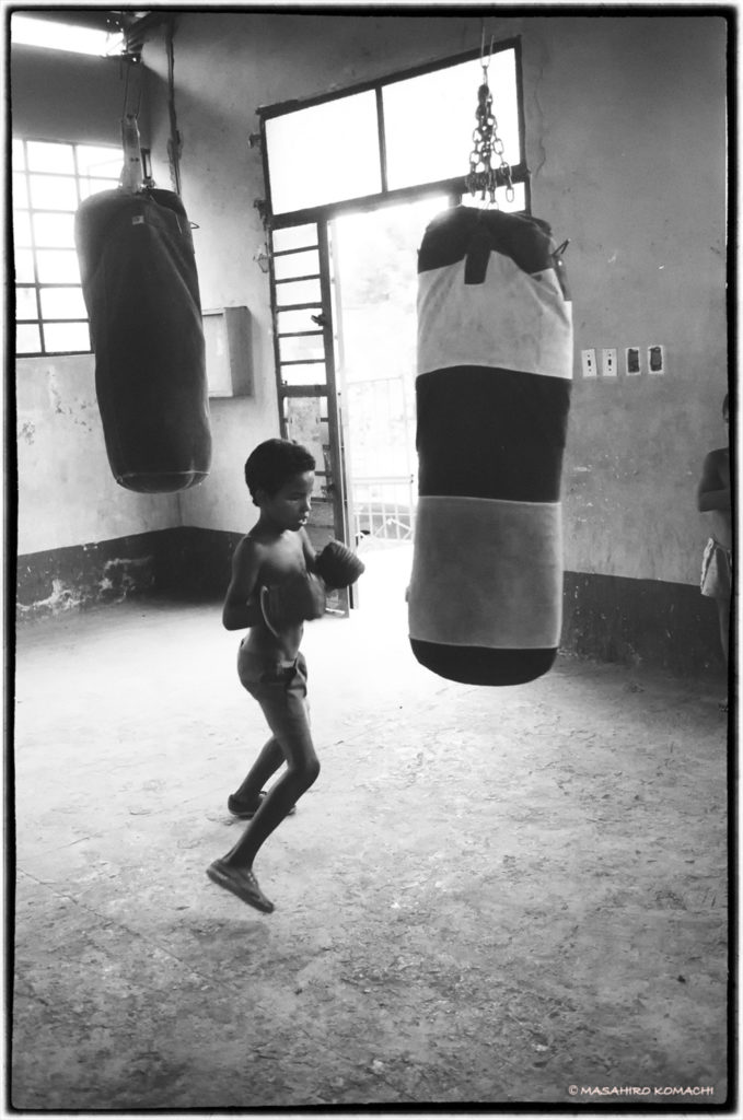 キューバ・ボクシングをしている少年
