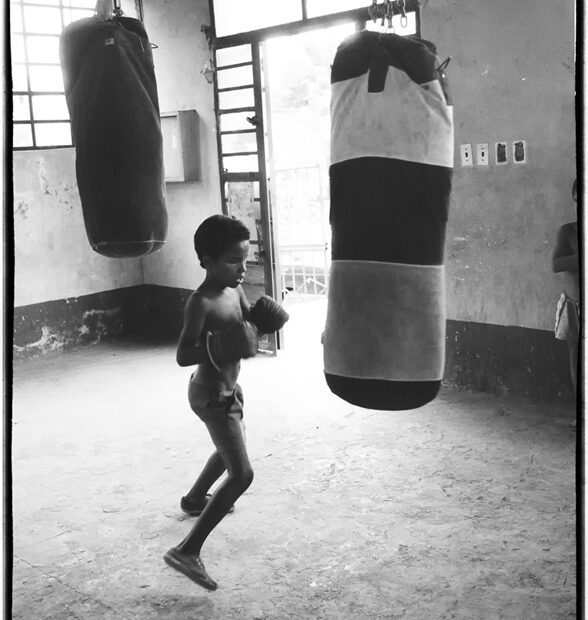 キューバ・ボクシングをしている少年
